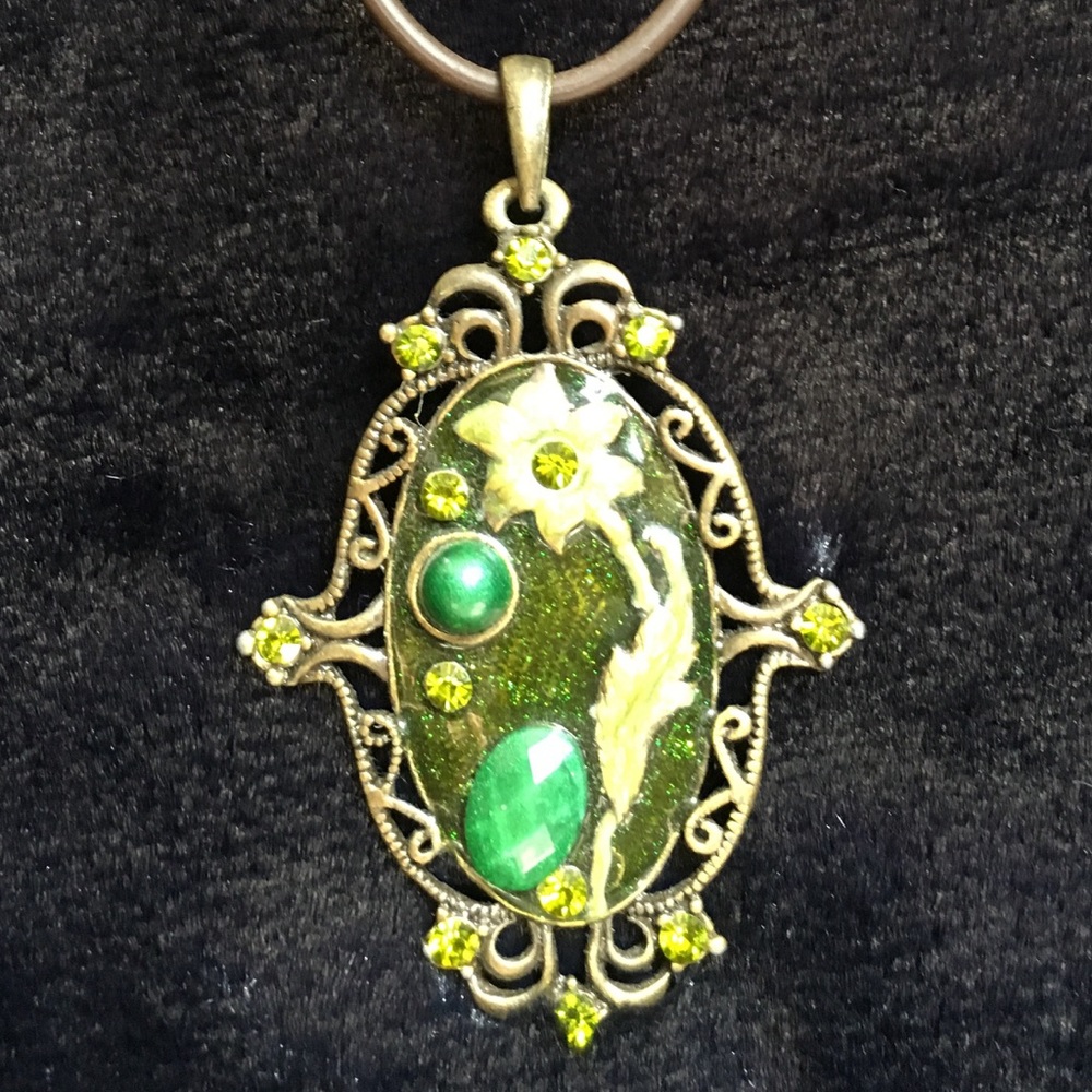 Faux Peridot and jade accent necklace & earrings